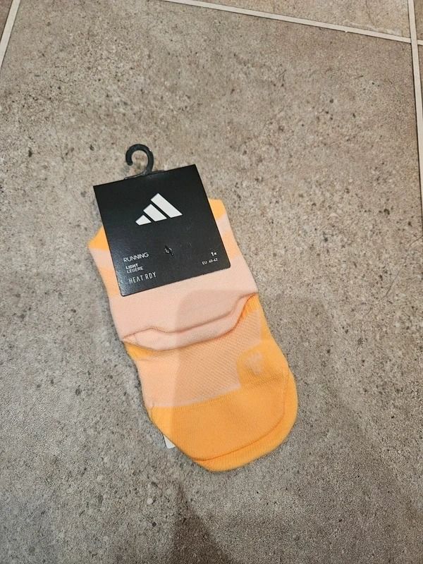 (4-5.5/6-8/8.5-10/11-12.5) Brand new Adidas Running Heat.Rdy Socks